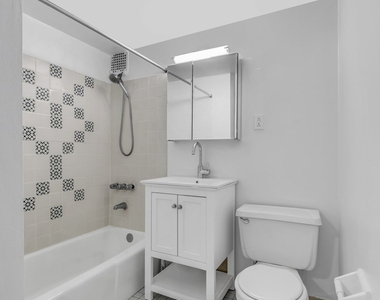 220 East 95th Street - Photo Thumbnail 4