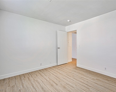 5091 Pioneer Avenue - Photo Thumbnail 11