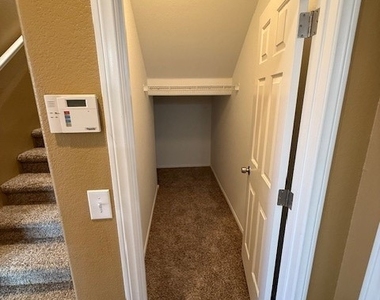 9288 Cabin Cove Avenue - Photo Thumbnail 6
