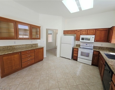 10309 Longwood Drive - Photo Thumbnail 6