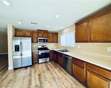 8617 Palomino Ranch Street - Photo Thumbnail 9