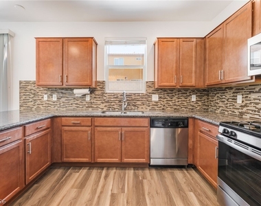 6908 Double Vista Way - Photo Thumbnail 13