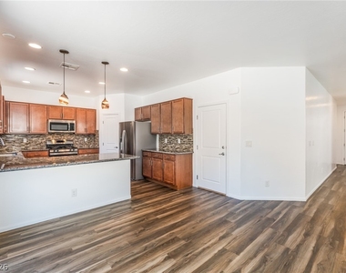 6908 Double Vista Way - Photo Thumbnail 8