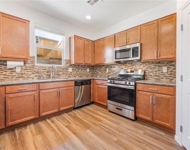 6908 Double Vista Way - Photo Thumbnail 11