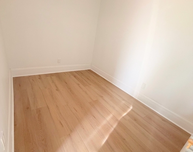 12-21 30th Drive - Photo Thumbnail 8