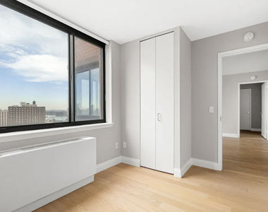  East 94th Street - Photo Thumbnail 5
