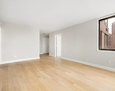  East 94th Street - Photo Thumbnail 3