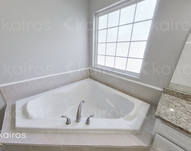 334 Amanda Drive - Photo Thumbnail 18