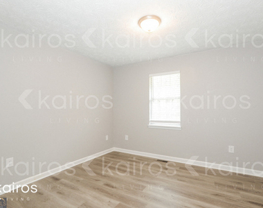 135 Fawn Drive - Photo Thumbnail 7