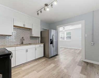 1307 Elizabeth Avenue Sw - Photo Thumbnail 9