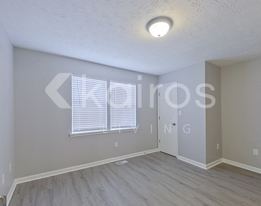 160 Deer Parkway - Photo Thumbnail 12