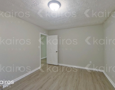 100 Deer Parkway - Photo Thumbnail 13