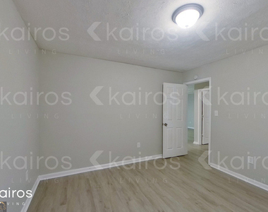 100 Deer Parkway - Photo Thumbnail 16