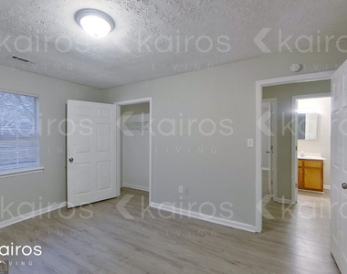 100 Deer Parkway - Photo Thumbnail 12