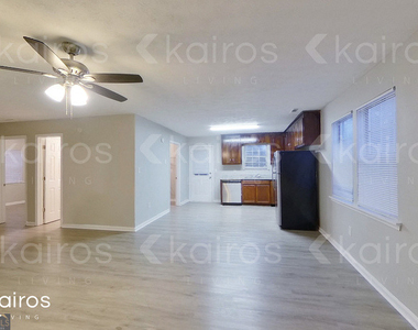 100 Deer Parkway - Photo Thumbnail 2