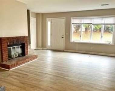 136 Old Ferry Way - Photo Thumbnail 2