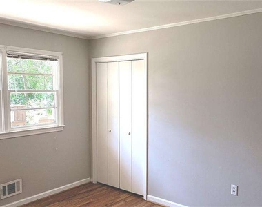 3022 Templewood Drive Ne - Photo Thumbnail 11