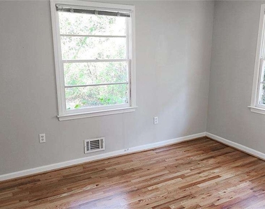 3022 Templewood Drive Ne - Photo Thumbnail 10