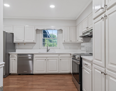 223 Brookwood Drive - Photo Thumbnail 12