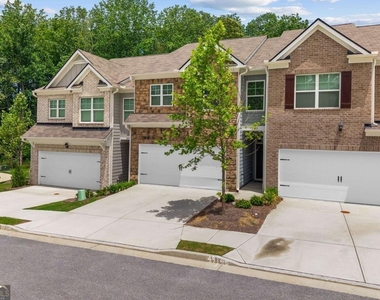 3341 Greyton Drive - Photo Thumbnail 3