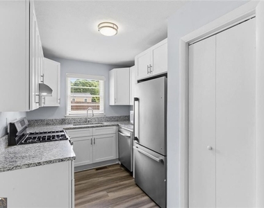 2363 Beverly Lane - Photo Thumbnail 8