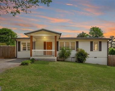 2363 Beverly Lane - Photo Thumbnail 7