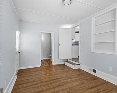 2363 Beverly Lane - Photo Thumbnail 10