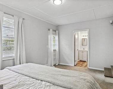 2363 Beverly Lane - Photo Thumbnail 11