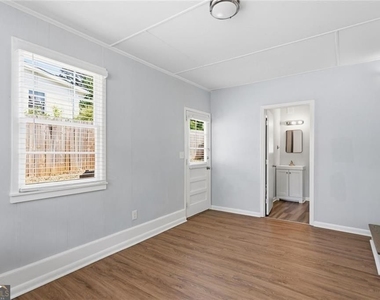 2363 Beverly Lane - Photo Thumbnail 12