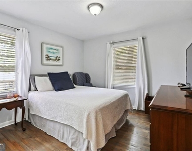 2363 Beverly Lane - Photo Thumbnail 2