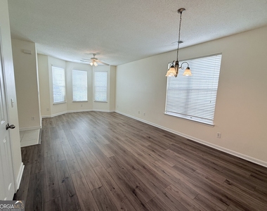 260 Commons Drive - Photo Thumbnail 8