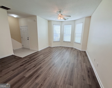 260 Commons Drive - Photo Thumbnail 4