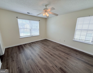 260 Commons Drive - Photo Thumbnail 10