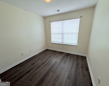 260 Commons Drive - Photo Thumbnail 12