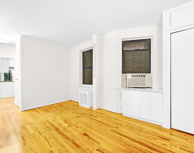 West 49th Street - Photo Thumbnail 1