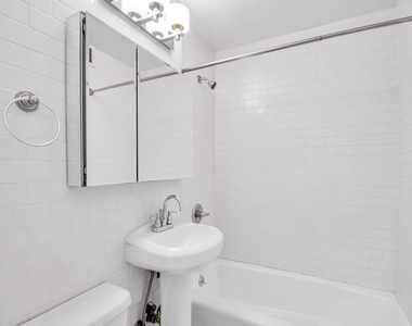 West 49th Street - Photo Thumbnail 4