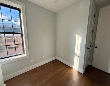 6704 60th Street - Photo Thumbnail 15