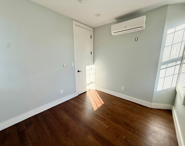 6704 60th Street - Photo Thumbnail 4