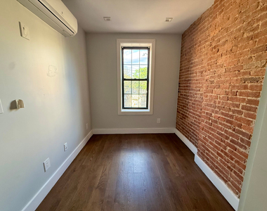 6704 60th Street - Photo Thumbnail 9