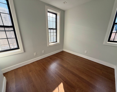 6704 60th Street - Photo Thumbnail 3