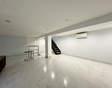 223 Halsey Street - Photo Thumbnail 8