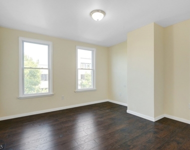 83 Summit Ave - Photo Thumbnail 3