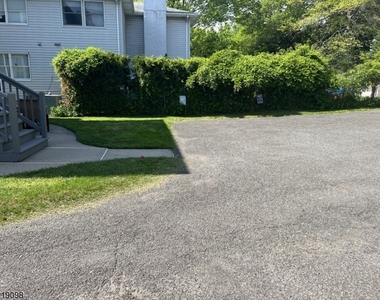 535 Summit Ave - Photo Thumbnail 2
