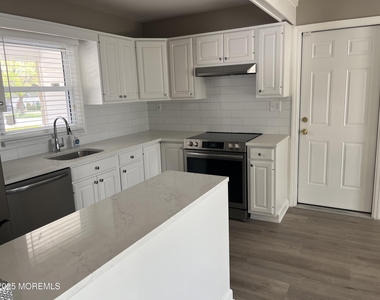 32 Idlewild Lane - Photo Thumbnail 12
