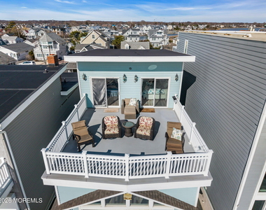 55 Beach Front - Photo Thumbnail 15