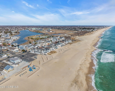 55 Beach Front - Photo Thumbnail 18