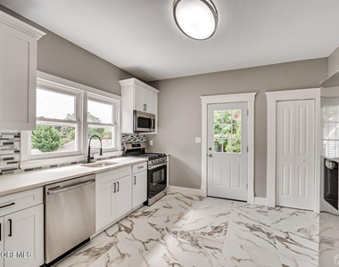 48 Johnson Place - Photo Thumbnail 12