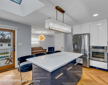 522 W Lincoln Avenue - Photo Thumbnail 6