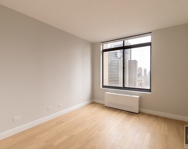 West 48th Street - Photo Thumbnail 1