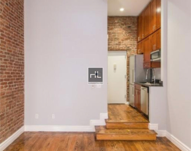 West 14 Street - Photo Thumbnail 1